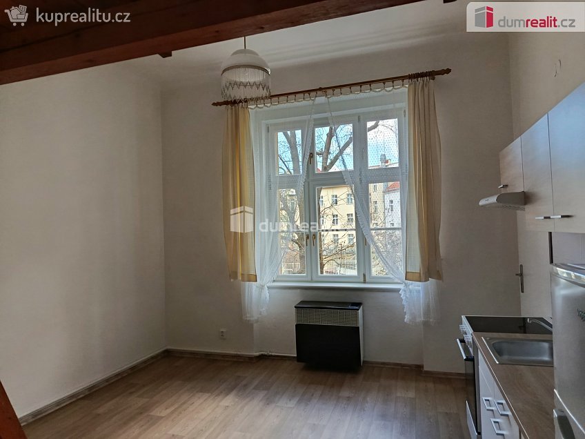 Pronájem bytu 1+kk 26 m^2 Kubelíkova, Praha 3 