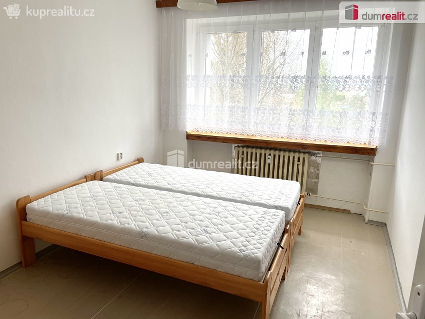 Pronájem bytu 3+1 69 m^2 V Sadě, Vlašim 