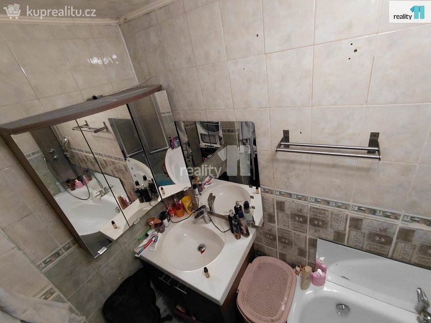 Prodej bytu 2+1 64 m^2 Šeříková, Cheb 