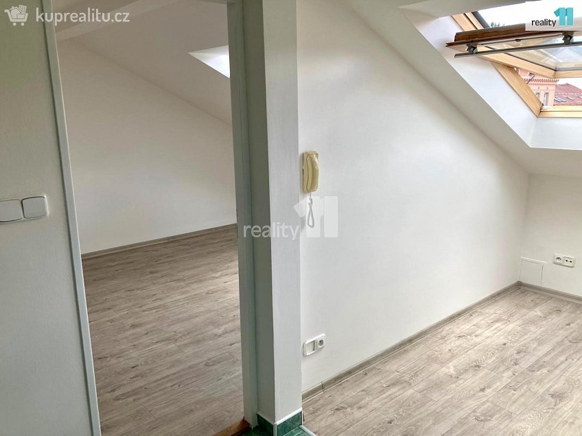 Pronájem bytu 2+kk 53 m^2 náměstí T. G. Masaryka, Smržovka 
