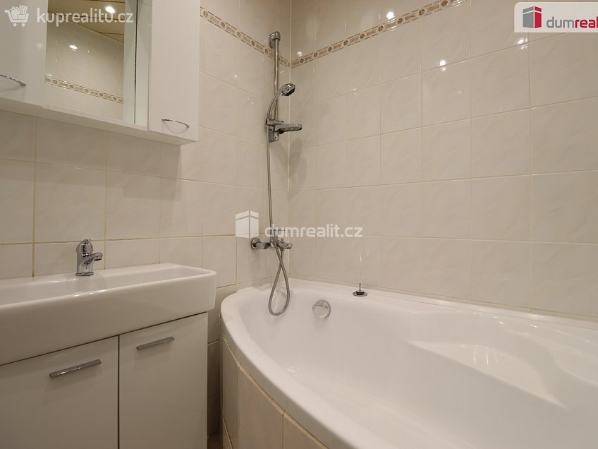 Pronájem bytu 2+1 62 m^2 Konečná, Karlovy Vary 