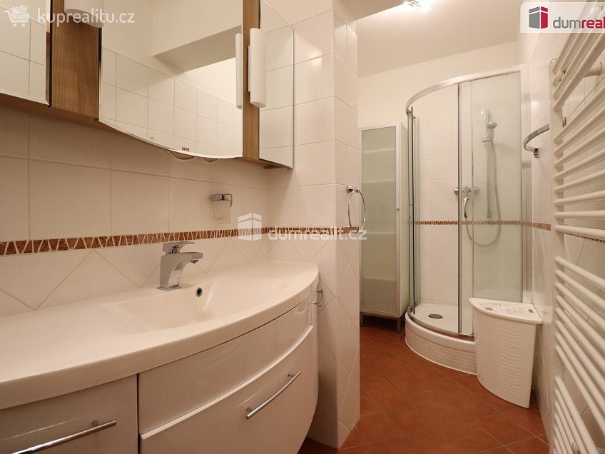 Pronájem bytu 3+1 89 m^2 Terezínská, Karlovy Vary 