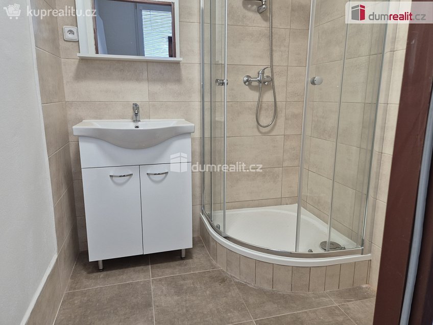 Pronájem bytu 2+1 60 m^2 Železniční, Český Krumlov 