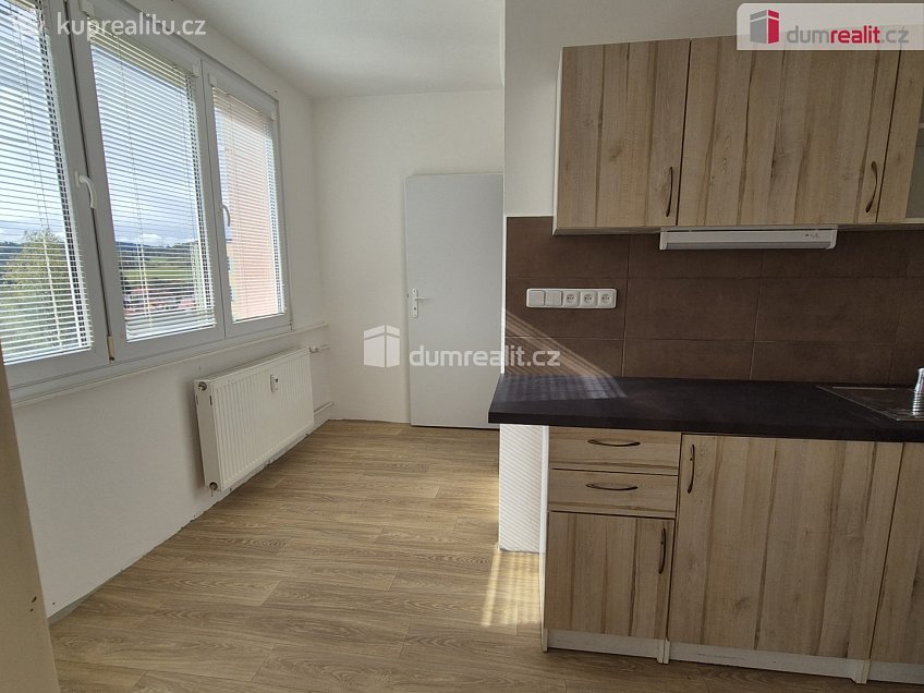 Pronájem bytu 2+1 60 m^2 Železniční, Český Krumlov 