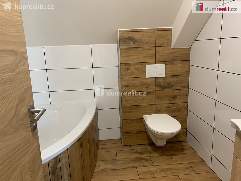 Pronájem bytu 1+kk 38 m^2 Obecní dvůr, Kolín 