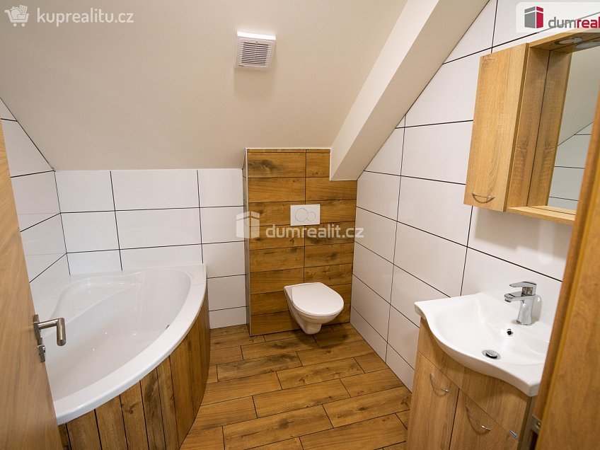 Pronájem bytu 1+kk 38 m^2 Obecní dvůr, Kolín 
