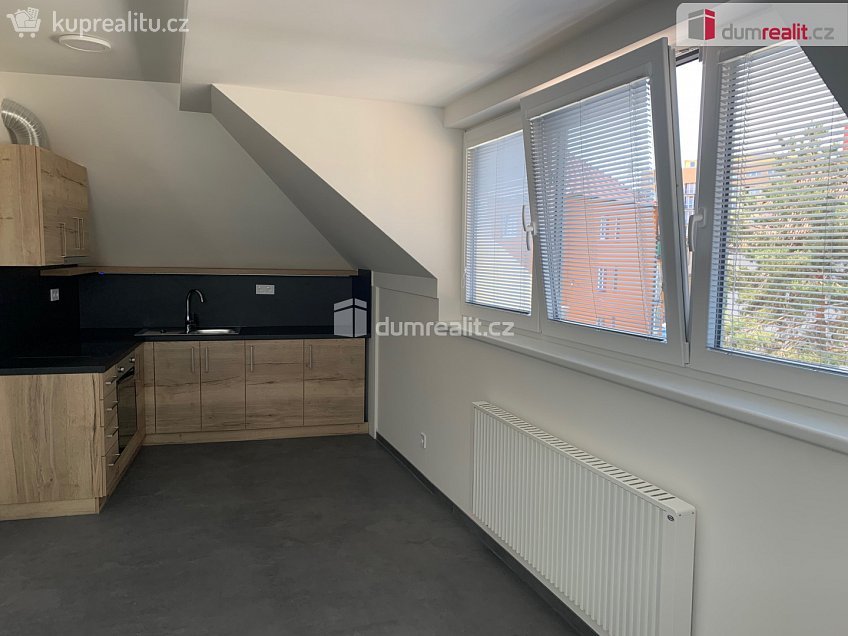 Pronájem bytu 1+kk 38 m^2 Obecní dvůr, Kolín 