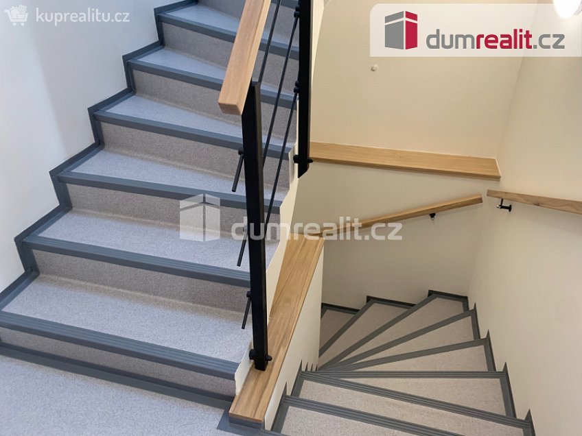Pronájem bytu 1+kk 38 m^2 Obecní dvůr, Kolín 
