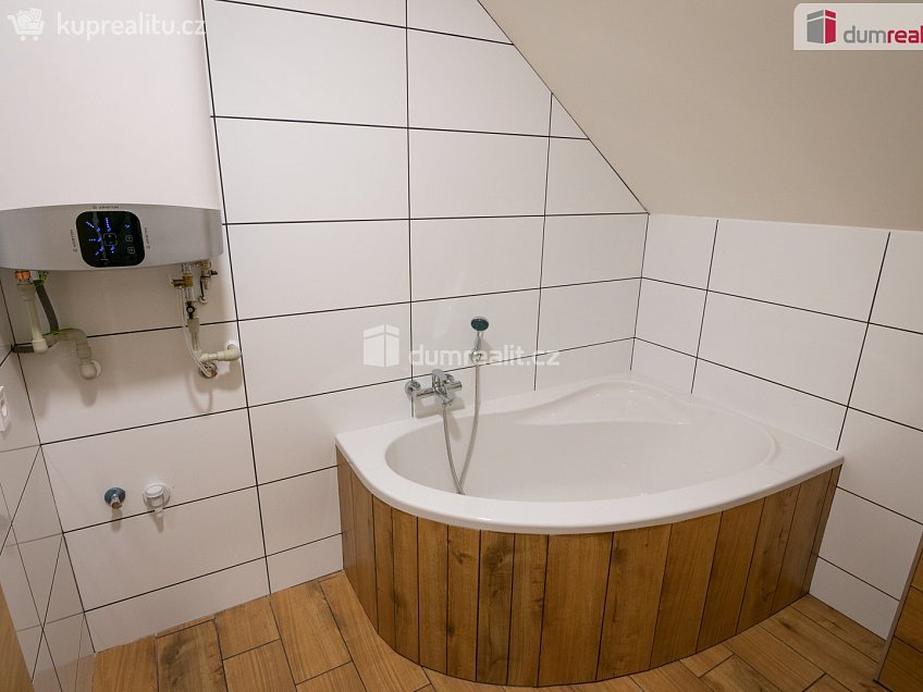 Pronájem bytu 1+kk 38 m^2 Obecní dvůr, Kolín 