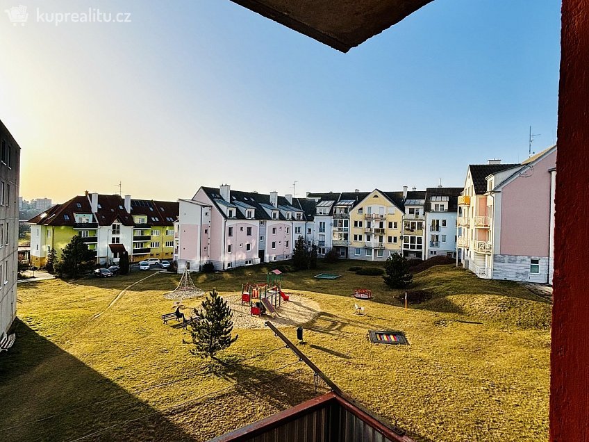 Prodej bytu 3+1 70 m^2 U Lesíka 3539, Znojmo 