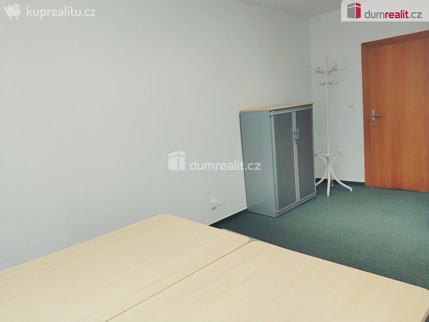 Pronájem  kanceláře 21 m^2 Žerotínova, Praha 3 