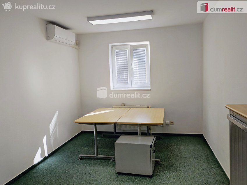 Pronájem  kanceláře 21 m^2 Žerotínova, Praha 3 