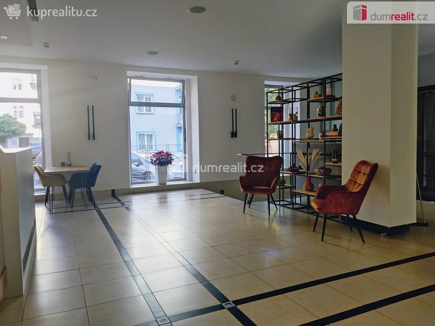 Pronájem  kanceláře 21 m^2 Žerotínova, Praha 3 