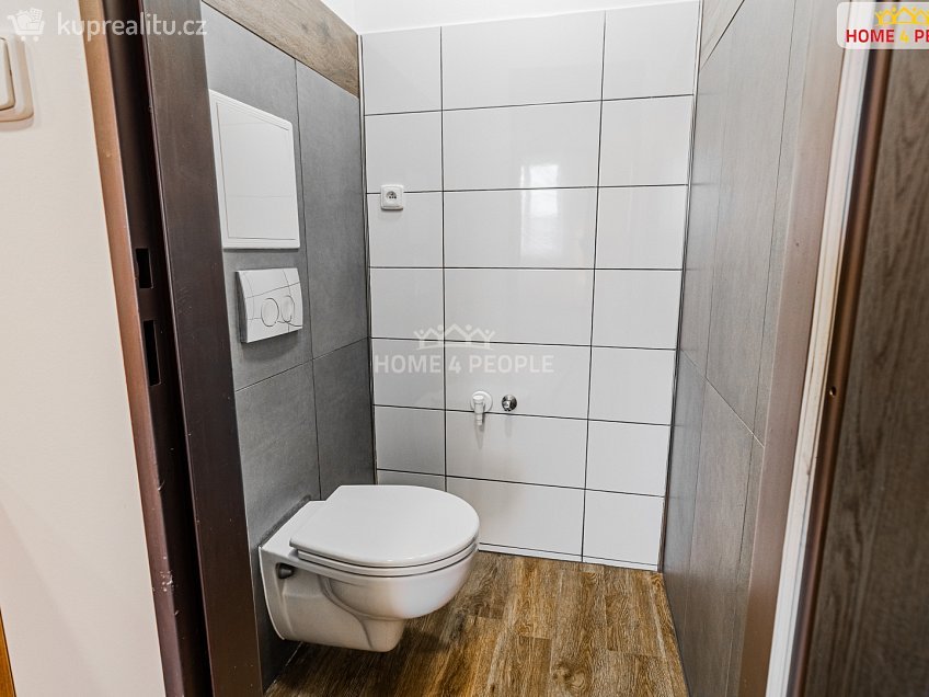 Prodej bytu 3+1 65 m^2 Okružní, Karlovy Vary 