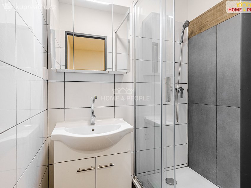 Prodej bytu 3+1 65 m^2 Okružní, Karlovy Vary 