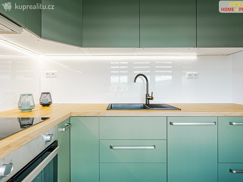 Prodej bytu 3+1 65 m^2 Okružní, Karlovy Vary 