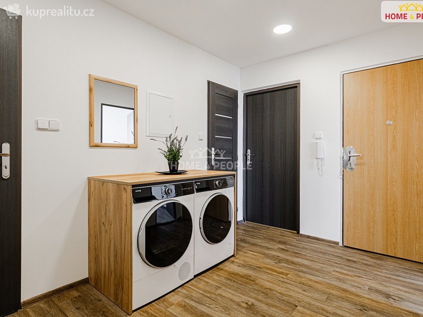 Prodej bytu 3+1 65 m^2 Okružní, Karlovy Vary 