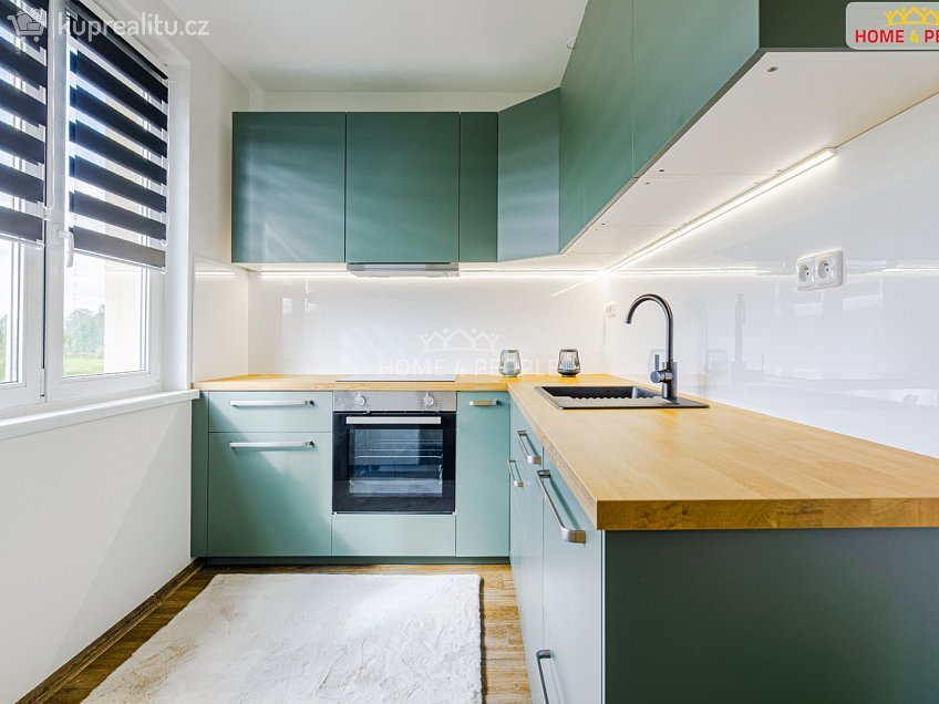 Prodej bytu 3+1 65 m^2 Okružní, Karlovy Vary 