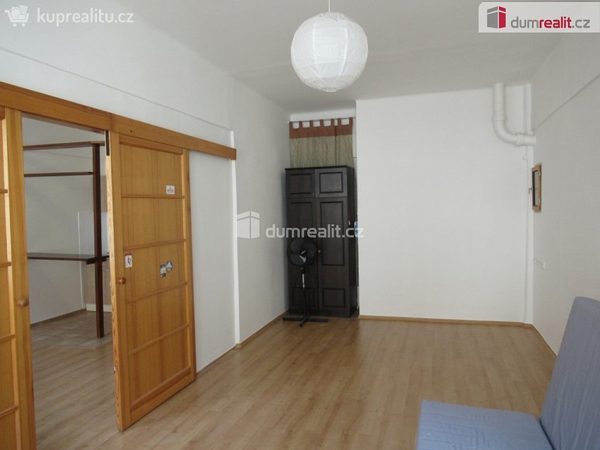 Pronájem bytu 3+kk 65 m^2 Slezská, Praha 3 