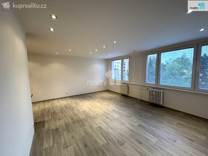 Pronájem bytu 3+kk 75 m^2 Tenisová, Praha 15 