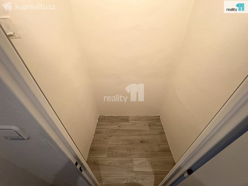 Pronájem bytu 3+kk 75 m^2 Tenisová, Praha 15 