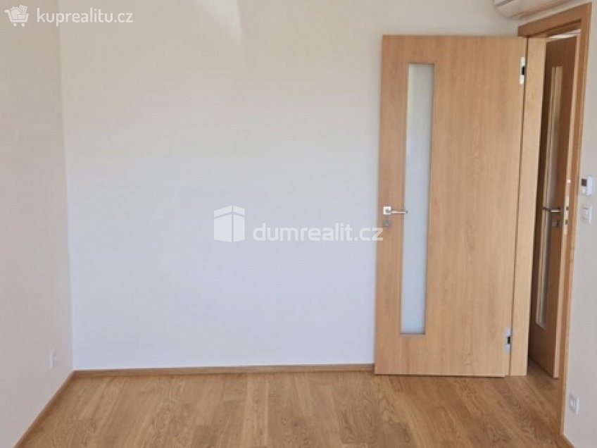 Pronájem bytu 3+kk 52 m^2 Šrámkové, Praha 3 