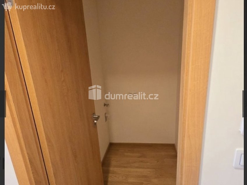 Pronájem bytu 3+kk 52 m^2 Šrámkové, Praha 3 