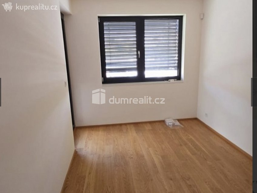 Pronájem bytu 3+kk 52 m^2 Šrámkové, Praha 3 