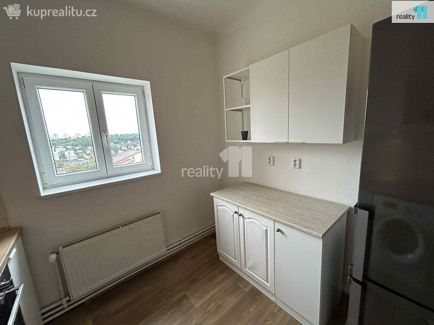 Pronájem bytu 2+kk 75 m^2 Na usedlosti, Praha 4 