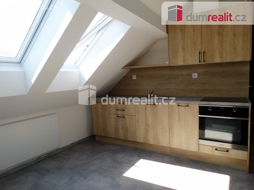 Pronájem bytu 2+kk 52 m^2 Vracovská, Bzenec 