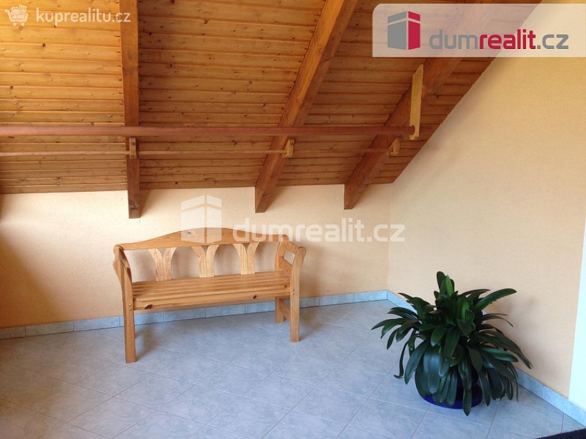 Pronájem bytu 3+1 120 m^2 Na Stráni, Valy 