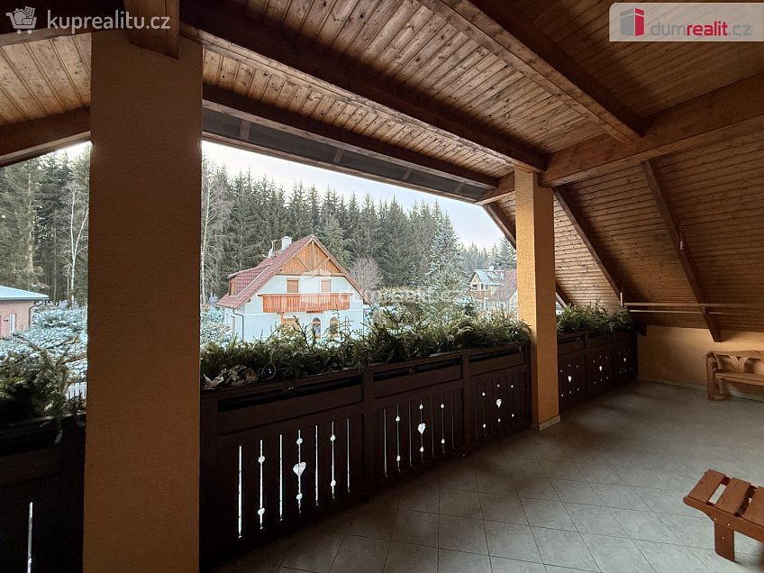 Pronájem bytu 3+1 120 m^2 Na Stráni, Valy 