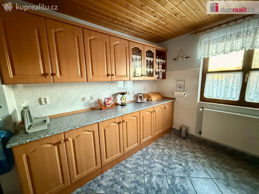 Pronájem bytu 3+1 120 m^2 Na Stráni, Valy 