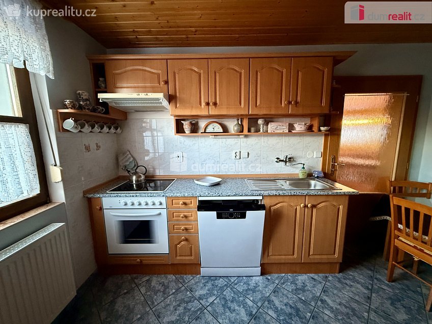 Pronájem bytu 3+1 120 m^2 Na Stráni, Valy 