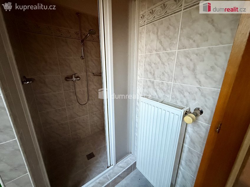 Pronájem bytu 3+1 120 m^2 Na Stráni, Valy 