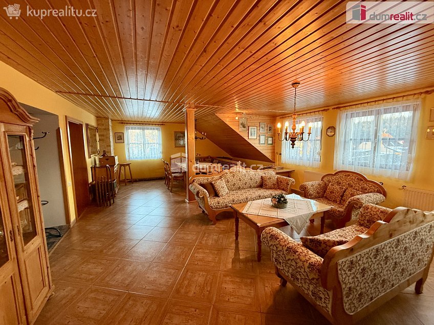 Pronájem bytu 3+1 120 m^2 Na Stráni, Valy 