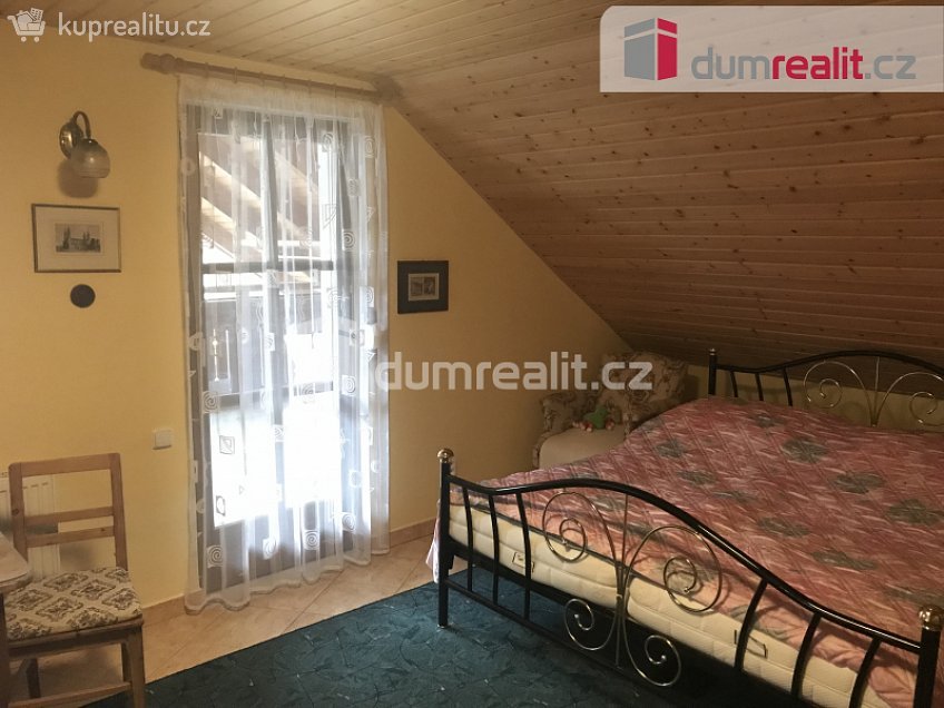 Pronájem bytu 3+1 120 m^2 Na Stráni, Valy 