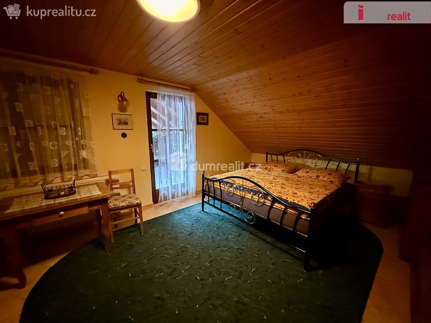 Pronájem bytu 3+1 120 m^2 Na Stráni, Valy 