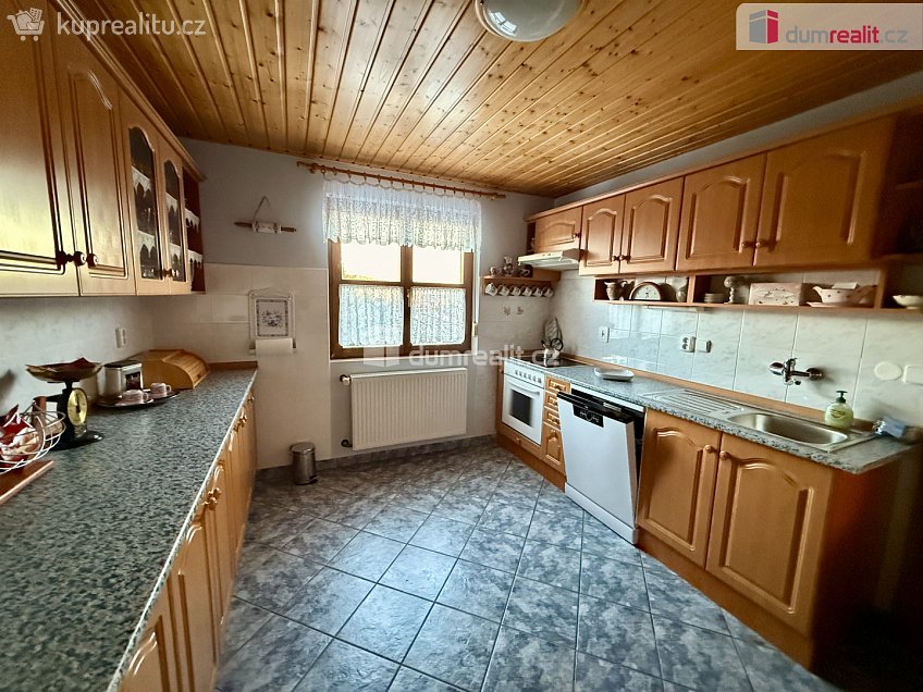 Pronájem bytu 3+1 120 m^2 Na Stráni, Valy 