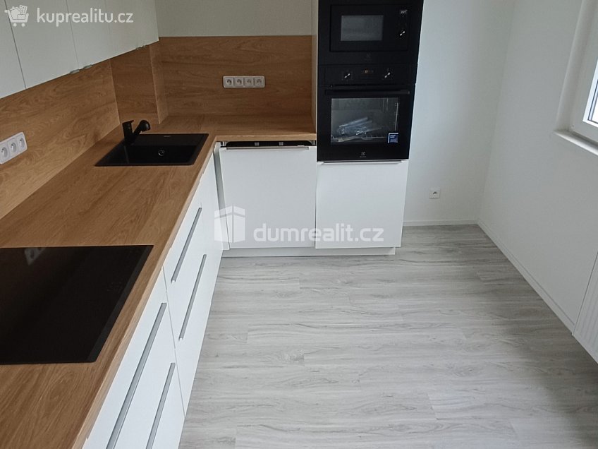 Pronájem bytu 2+1 56 m^2 Sídliště, Benešov nad Ploučnicí 