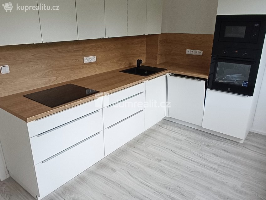 Pronájem bytu 2+1 56 m^2 Sídliště, Benešov nad Ploučnicí 