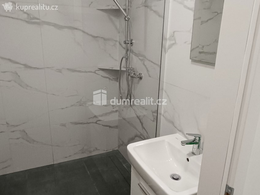 Pronájem bytu 2+1 56 m^2 Sídliště, Benešov nad Ploučnicí 