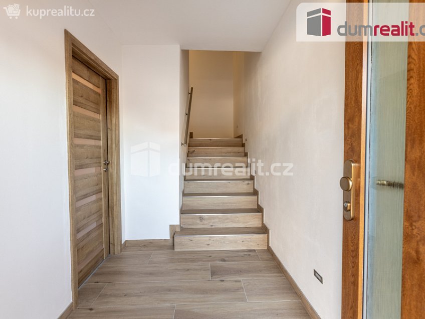 Pronájem  vily 226 m^2 Slámova, Praha-Nedvězí 