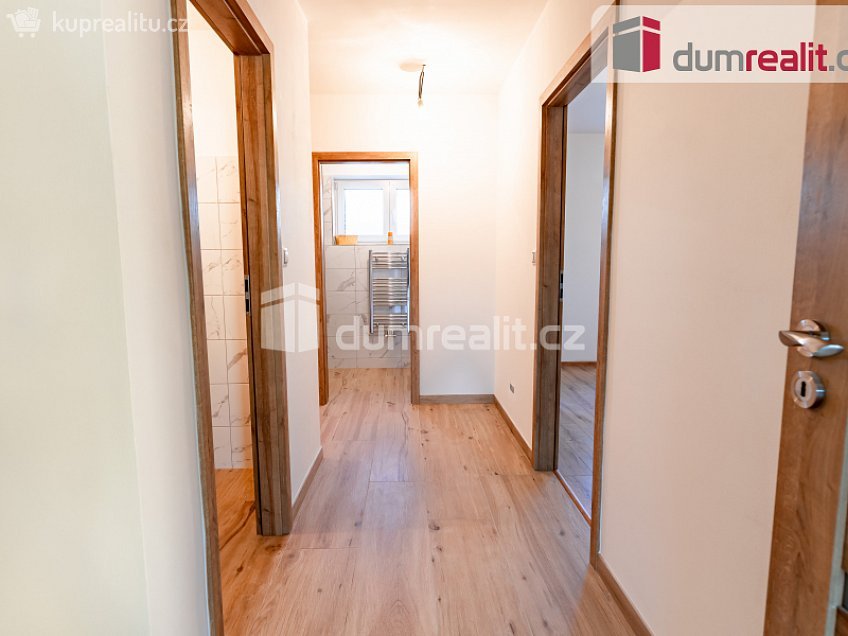 Pronájem  vily 226 m^2 Slámova, Praha-Nedvězí 