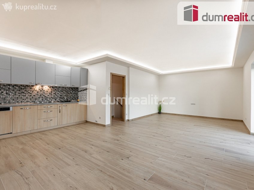 Pronájem  vily 226 m^2 Slámova, Praha-Nedvězí 