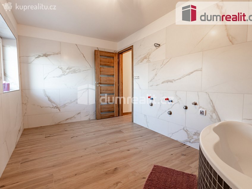 Pronájem  vily 226 m^2 Slámova, Praha-Nedvězí 