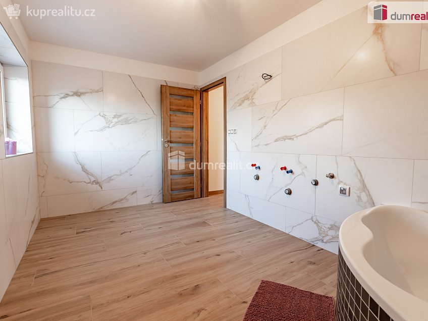Prodej  vily 226 m^2 Slámova, Praha-Nedvězí 