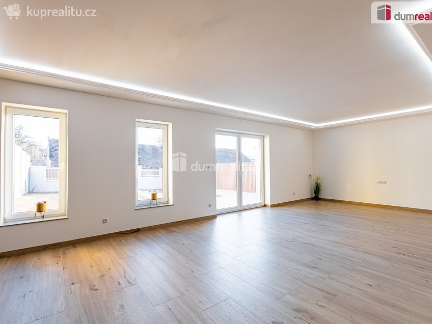 Prodej  vily 226 m^2 Slámova, Praha-Nedvězí 