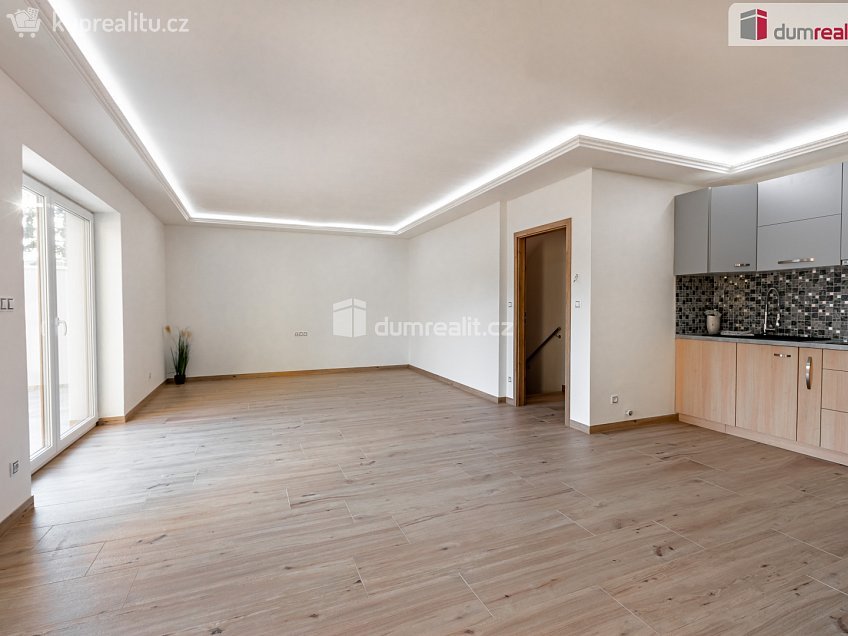 Prodej  vily 226 m^2 Slámova, Praha-Nedvězí 