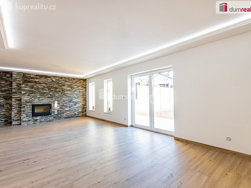 Prodej  vily 226 m^2 Slámova, Praha-Nedvězí 